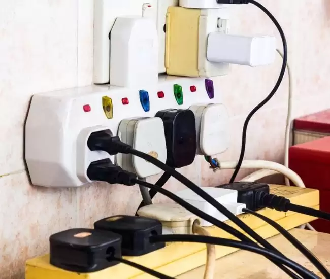sử dụng ổ cắm điện